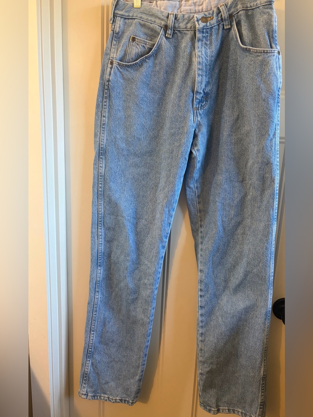 Wrangler Men’s Straight Jeans in Light Blue Denim